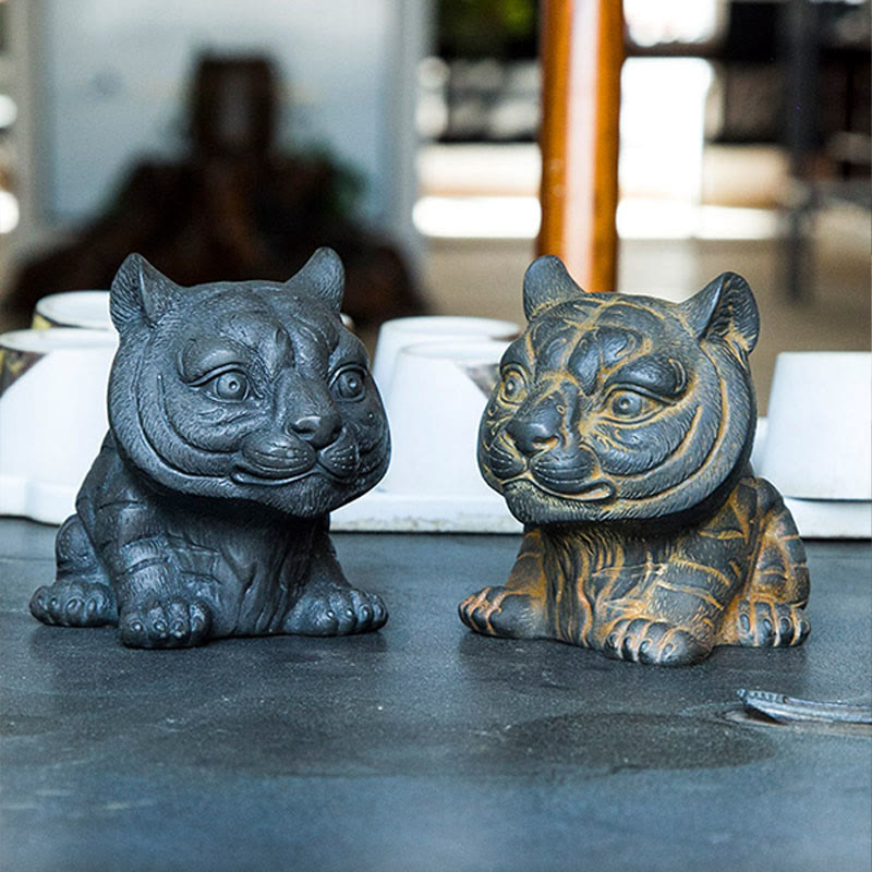 Mythstone Handmade Small Lovely Tiger Iron Powder Rust Cast Resin Statue Home Decoration