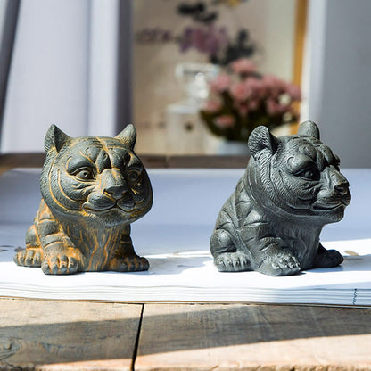 Mythstone Handmade Small Lovely Tiger Iron Powder Rust Cast Resin Statue Home Decoration