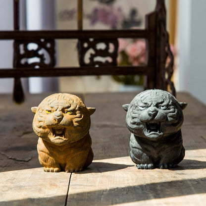 Mythstone Handmade Mini Roaring Tiger Iron Powder Rust Cast Resin Statue Home Decoration