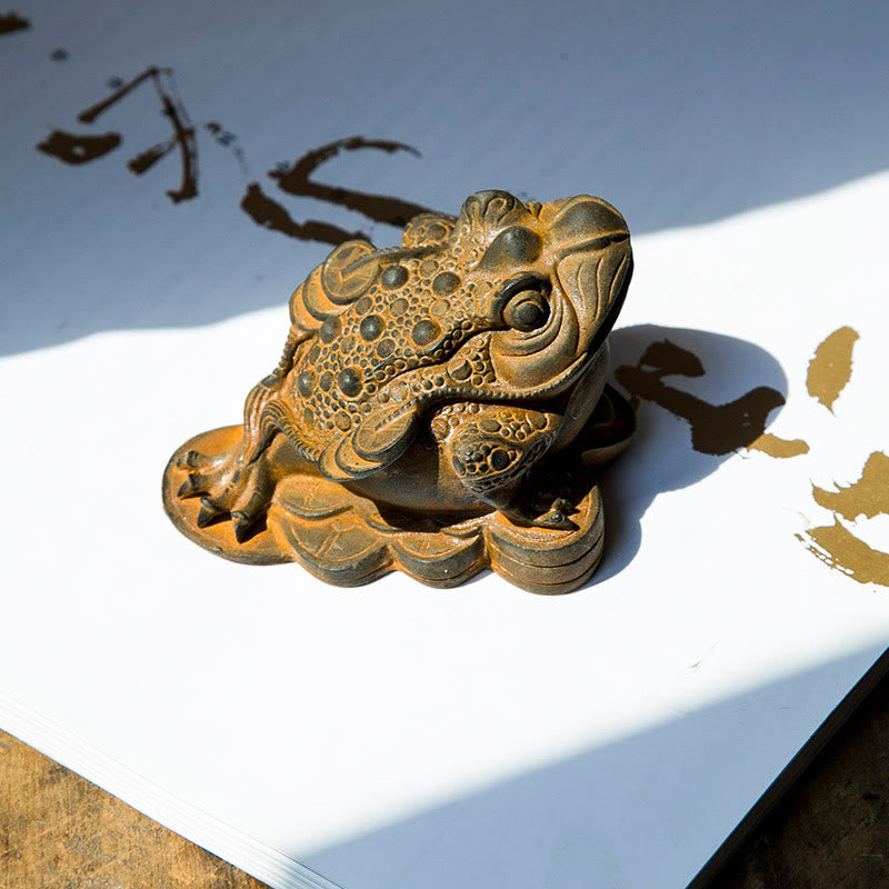 Mythstone Handmade Feng Shui Frog Toad Copper Coins Iron Powder Rust Cast Resin Statue Home Decoration