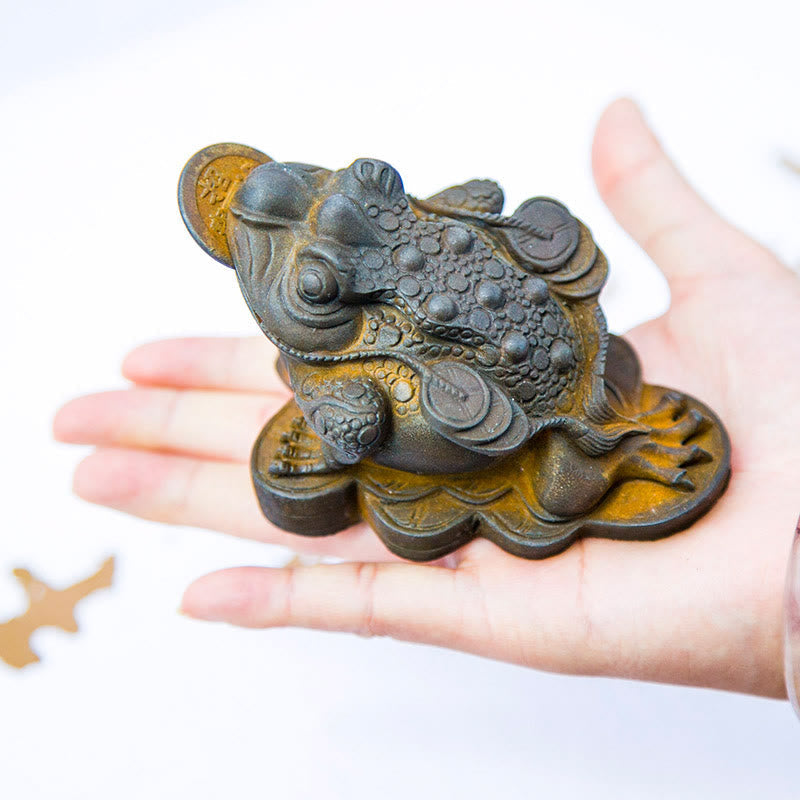 Mythstone Handmade Feng Shui Frog Toad Copper Coins Iron Powder Rust Cast Resin Statue Home Decoration