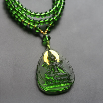 Colgante de collar de protección de cristal Liuli bañado en oro con Buda Tara verde tibetano Mythstone