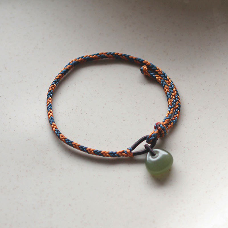 Pulsera de prosperidad con diseño de pata de gato y jade hetiano de Mythstone