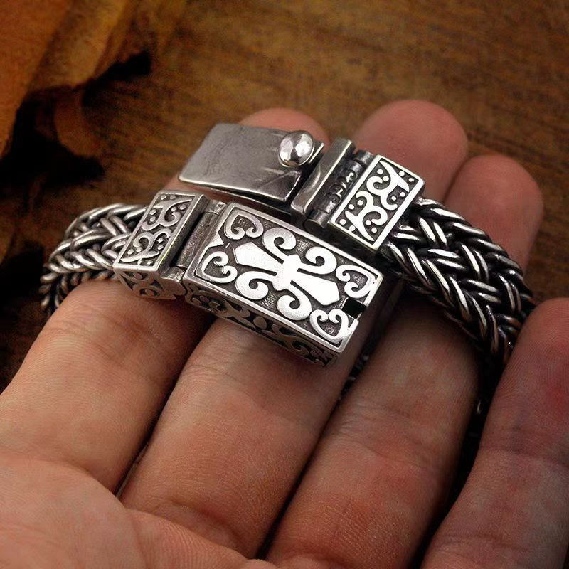 Pulsera de cadena trenzada curativa con diseño de tótem de vid retro de Mythstone