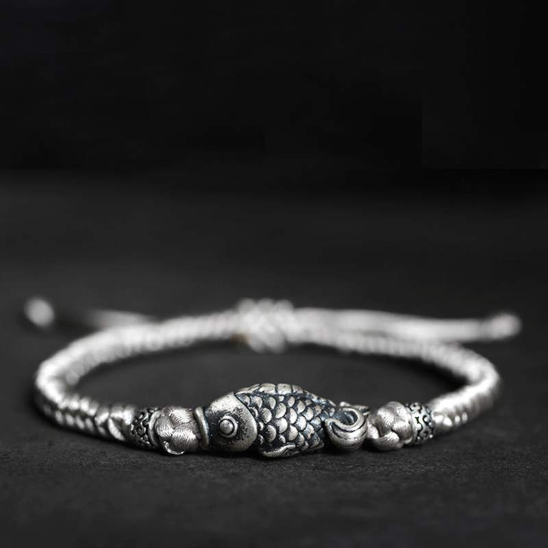 Pulsera trenzada de plata con pez koi de la suerte Mythstone