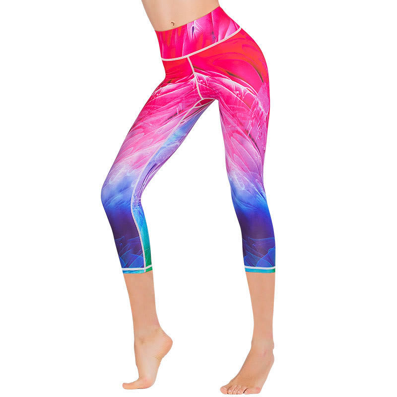 Leggings deportivos recortados de tela de licra con estampado de pavo real en degradado de flor de cerezo y loto de Mythstone, pantalones capri de yoga para mujer 