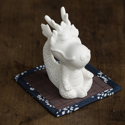 Figura decorativa de cerámica de porcelana blanca para el té o la mascota del año de la suerte del dragón de Mythstone 