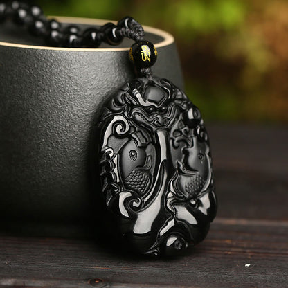 Collar con colgante de fuerza y ​​cumplimiento con cuentas de pez koi de obsidiana negra Mythstone 