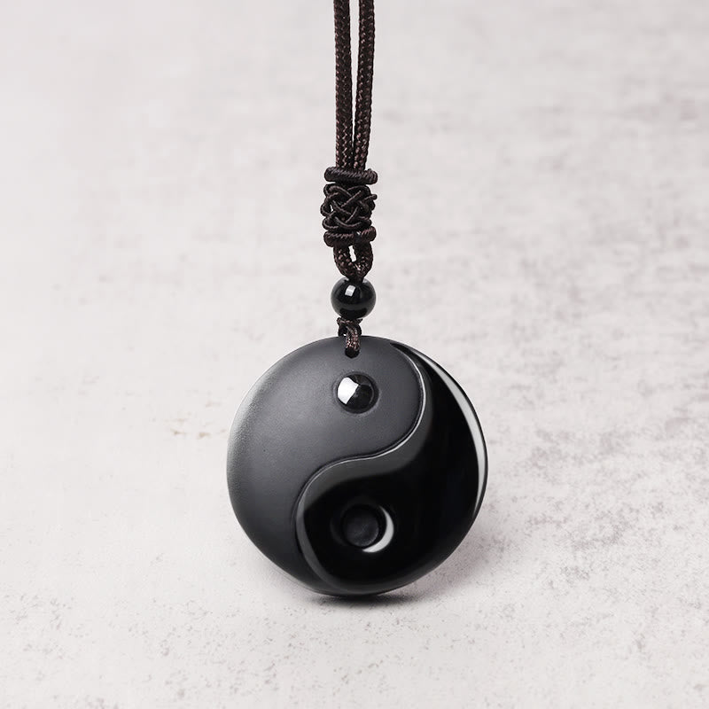 Colgante de collar Yin Yang de purificación tallado con mantra de nueve caracteres de las cinco montañas sagradas del taoísmo de obsidiana negra de Mythstone