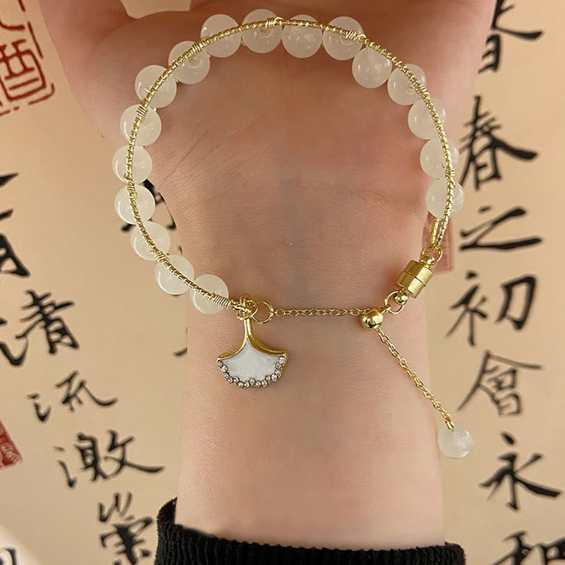 Pulsera de la suerte con cuentas de jade y hojas de ginkgo de Mythstone