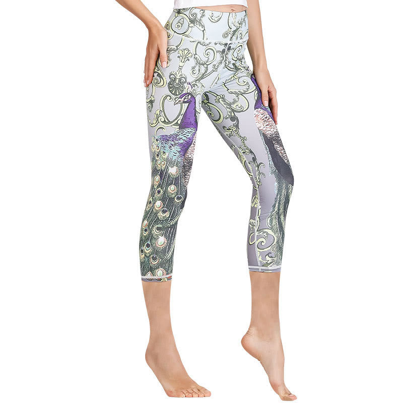 Leggings deportivos recortados de tela de licra con estampado de pavo real en degradado de flor de cerezo y loto de Mythstone, pantalones capri de yoga para mujer 