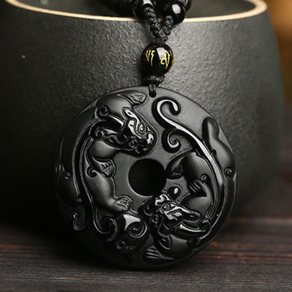 Collar con colgante de cuerda de cuentas de Pixiu con hebilla de paz de obsidiana negra natural de Mythstone 