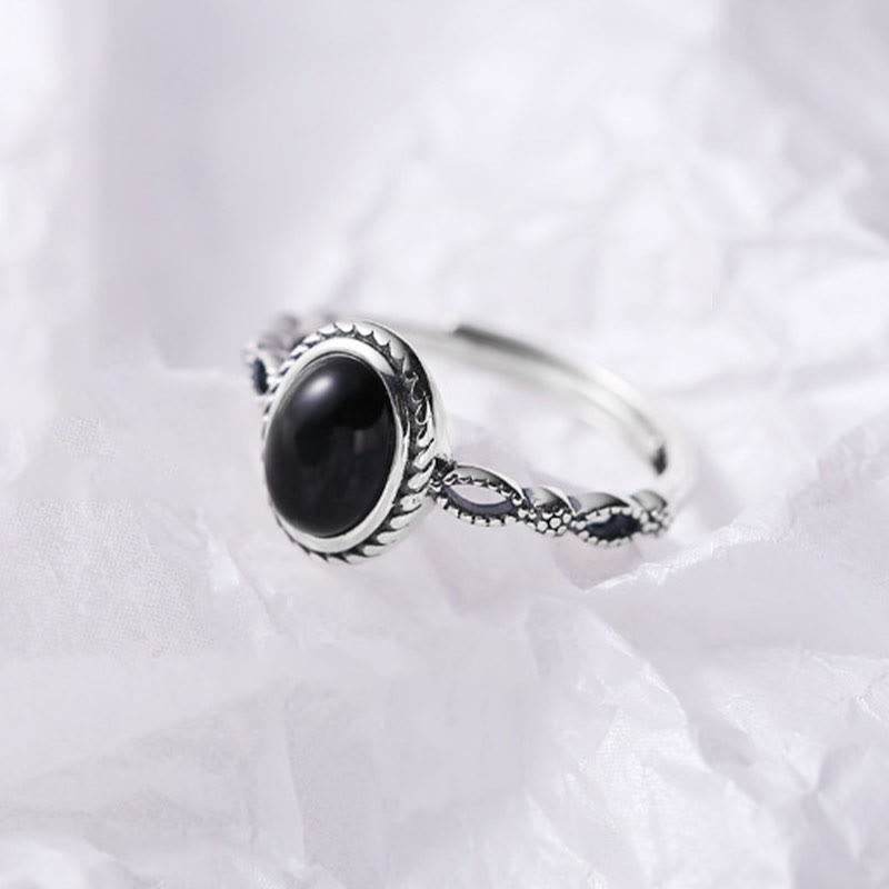 Anillo de la suerte de ónix negro en plata de ley 925 de Mythstone