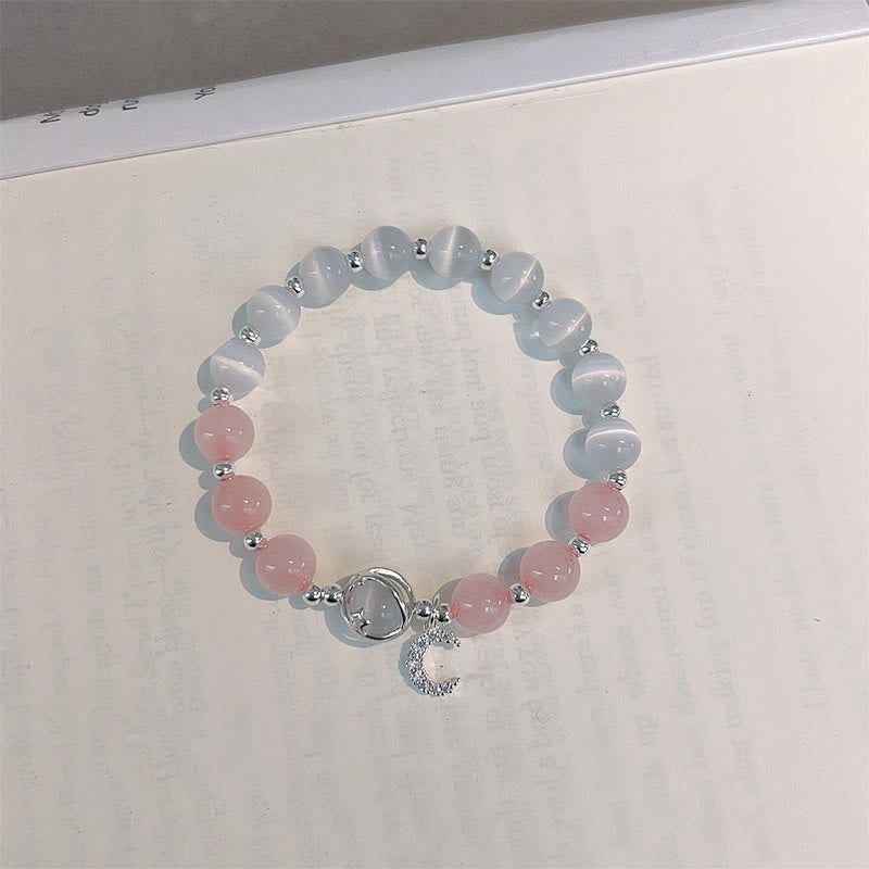 Pulsera con dije de luna de amor y cristal rosa de ojo de gato natural de Mythstone