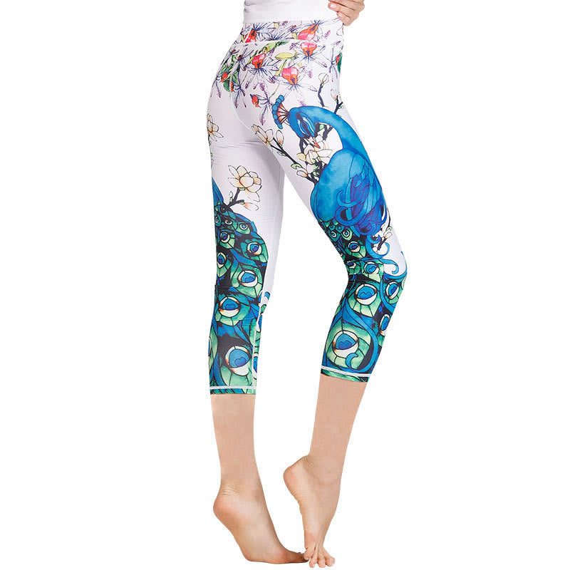 Leggings deportivos recortados de tela de licra con estampado de pavo real en degradado de flor de cerezo y loto de Mythstone, pantalones capri de yoga para mujer 