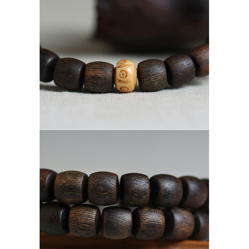 Pulsera de meditación de fuerza ósea tibetana con Buda sonriente y jade cian de ágata roja de madera de agar Bai Qinan de Mythstone Nha Trang