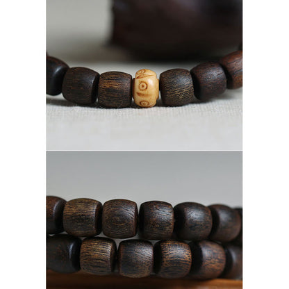 Pulsera de meditación de fuerza ósea tibetana con Buda sonriente y jade cian de ágata roja de madera de agar Bai Qinan de Mythstone Nha Trang