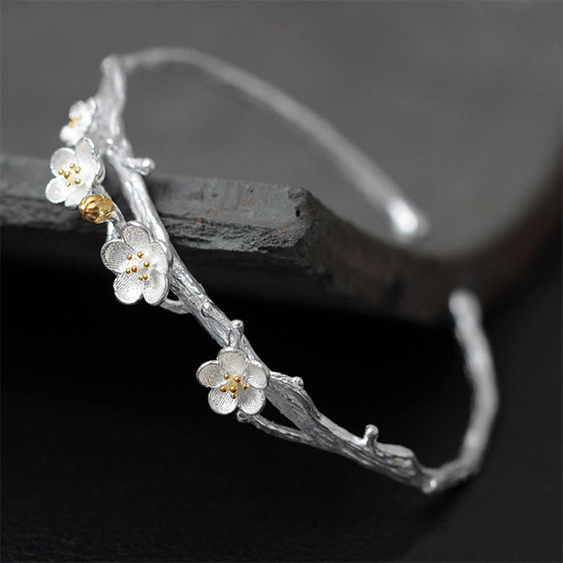 Pulsera ajustable Mythstone con bendición de flor de ciruelo en plata de ley 925