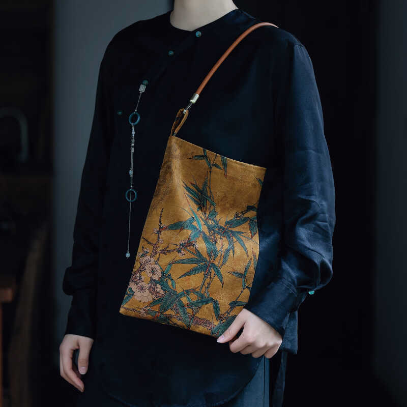 Bolso de mano con diseño de hojas de bambú, flores, mariposas y caqui de Mythstone 