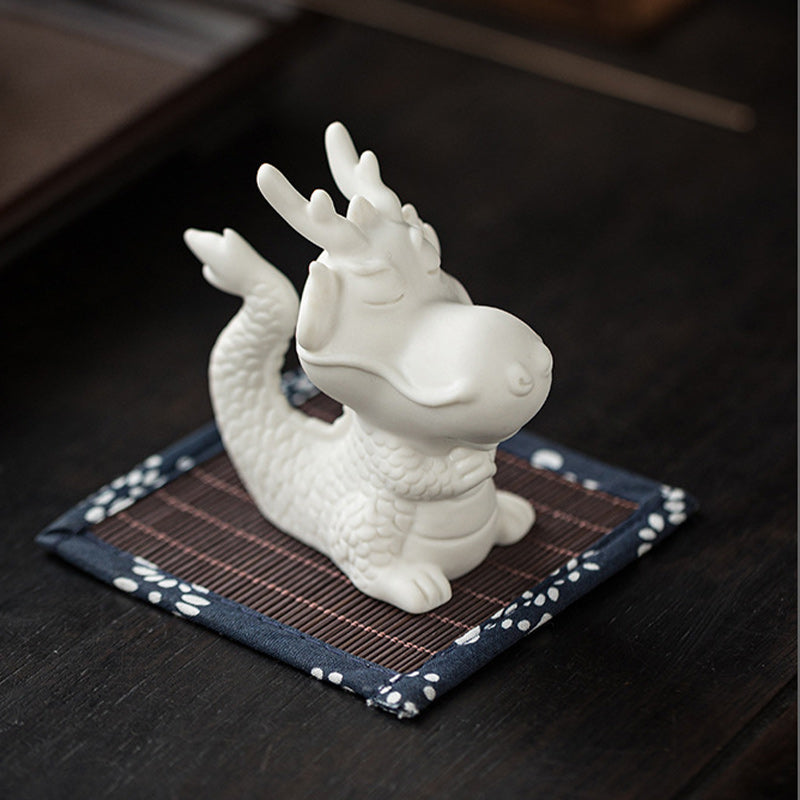 Figura decorativa de cerámica de porcelana blanca para el té o la mascota del año de la suerte del dragón de Mythstone 