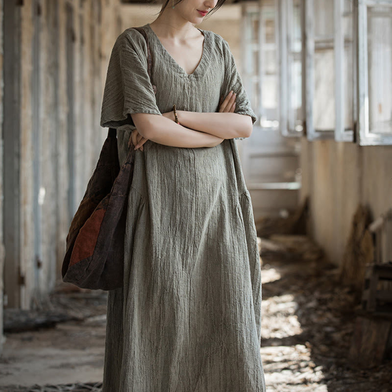 Vestido midi de lino con escote en V y teñido anudado hecho a mano de Mythstone Vestido de manga corta 