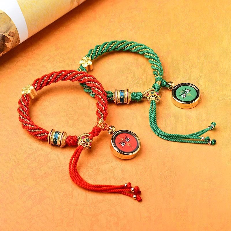 Pulsera de hilo tejido con amuleto Thangka de los cinco dioses de la riqueza y la suerte hecha a mano con forma de rueda de oración y flores de Mythstone Tibet