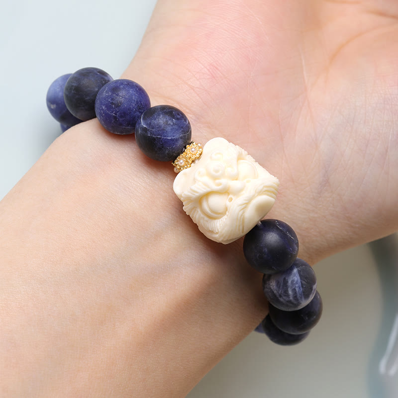 Pulsera de armonía con luna creciente y león danzante de marfil, sodalita y piedra mitológica