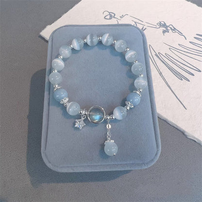 Pulsera de soporte con dije de estrella y mariposa con piedra lunar y ojo de gato de Mythstone