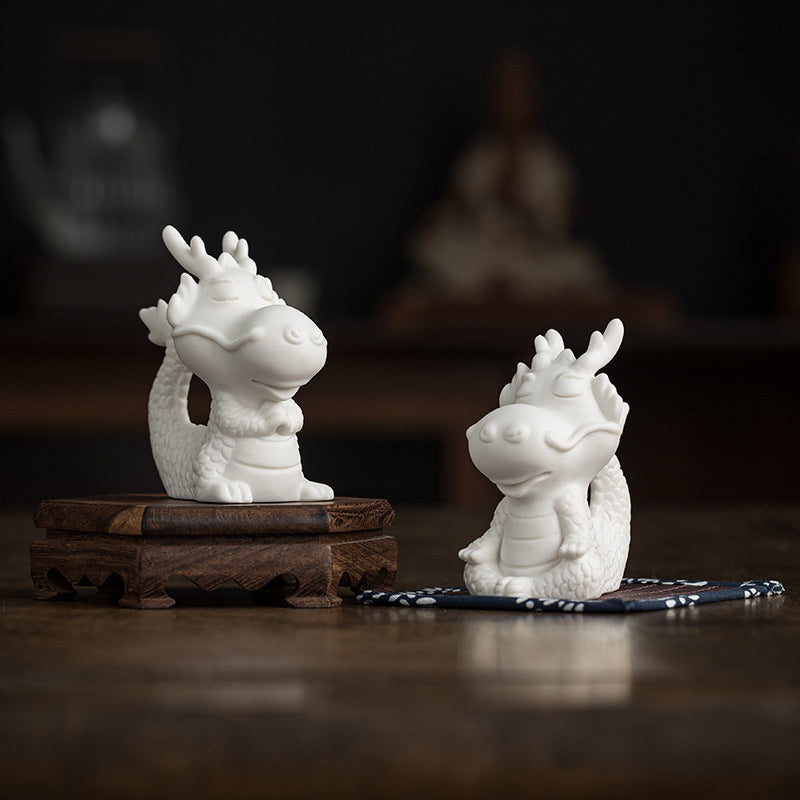 Figura decorativa de cerámica de porcelana blanca para el té o la mascota del año de la suerte del dragón de Mythstone 