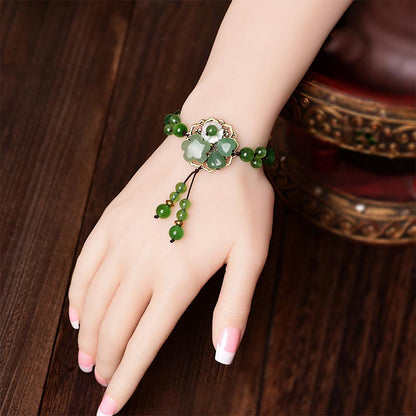 Pulsera de jade verde natural con flor colgante y suerte de Mythstone