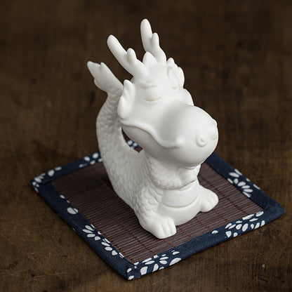 Figura decorativa de cerámica de porcelana blanca para el té o la mascota del año de la suerte del dragón de Mythstone 