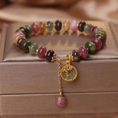 Pulsera con dije de conejo y flor adorable de turmalina colorida Mythstone