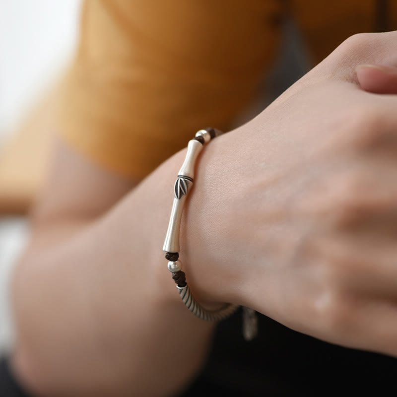 Pulsera de plata de ley 999 con diseño de bambú y cigarra de Mythstone 