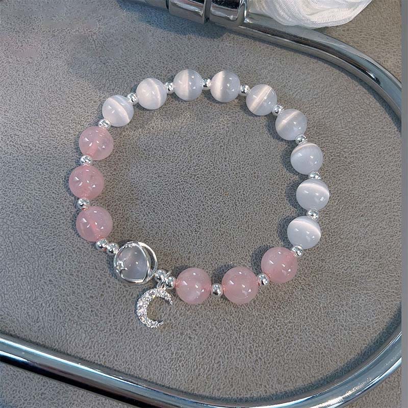 Pulsera con dije de luna y amor de cristal rosa ojo de gato natural de MythStone