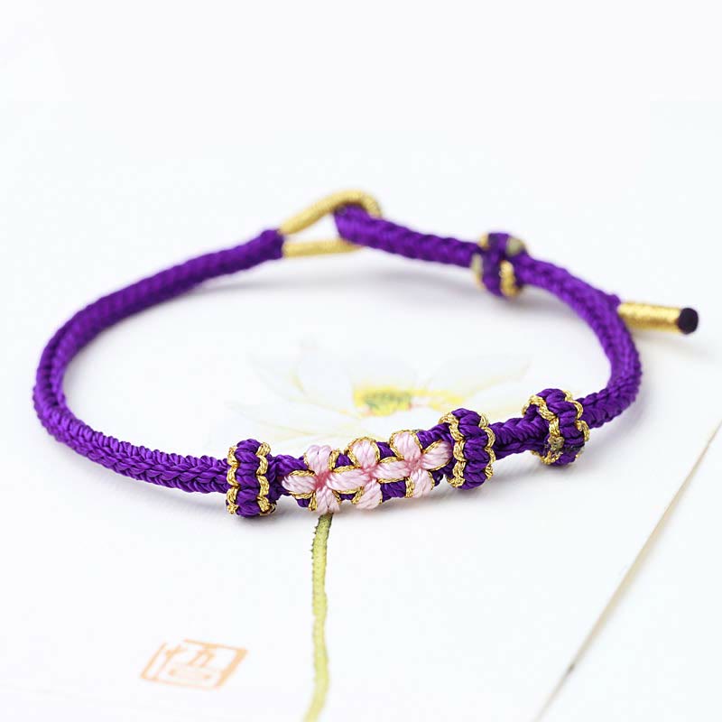 Pulsera trenzada de ocho hebras con tres flores de melocotón hecha a mano de Mythstone