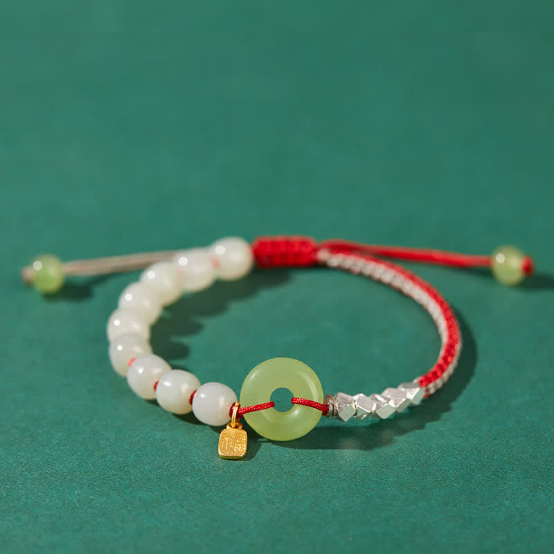 Pulsera con dijes de suerte y felicidad con hebilla de paz de jade hetiano en plata de ley 925 de Mythstone