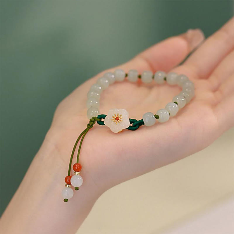 Pulsera de la suerte con flor de durazno y jade de Mythstone