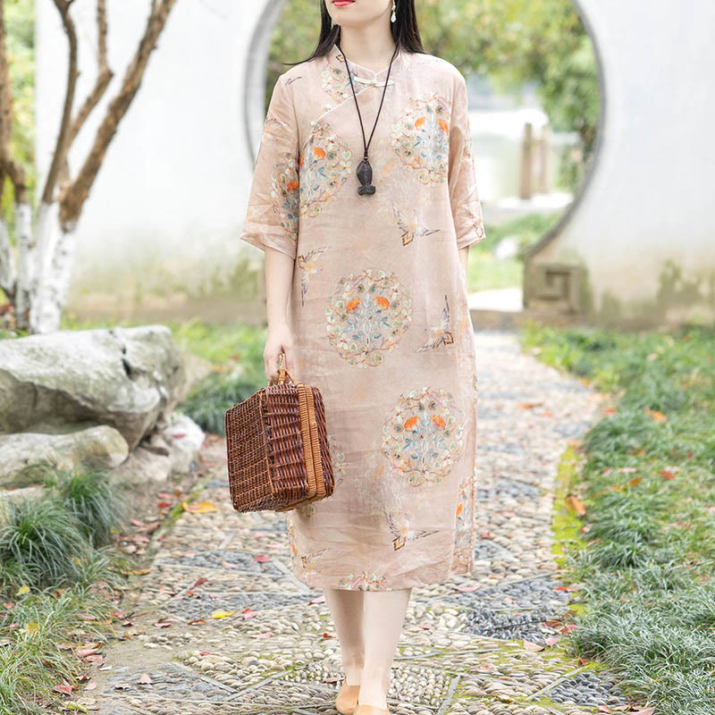 Vestido cheongsam midi de algodón y lino con estampado de pájaros y flores naranjas de Mythstone, manga corta y bolsillos