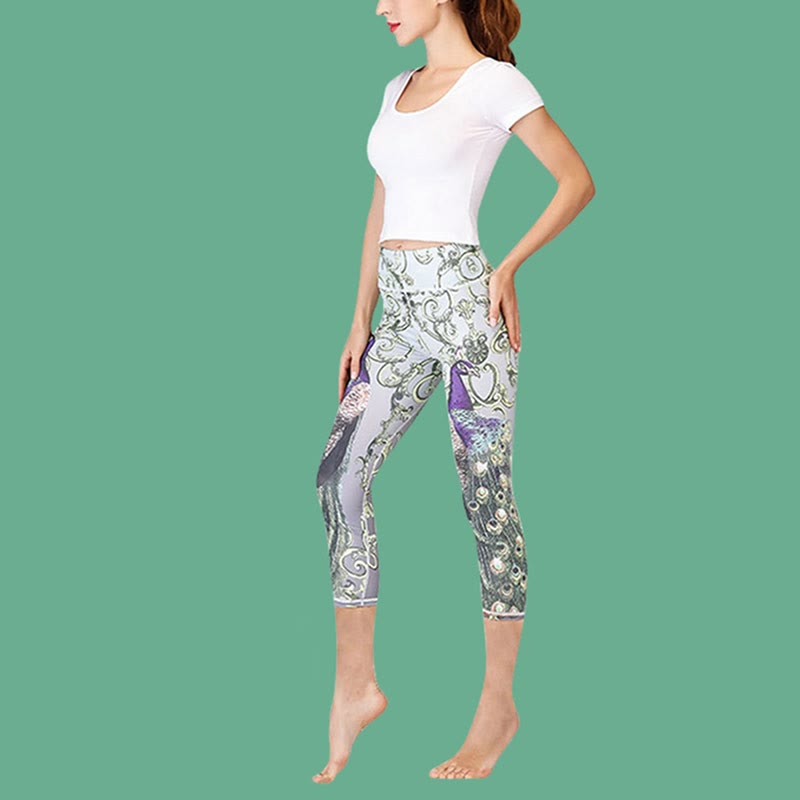 Leggings deportivos recortados de tela de licra con estampado de pavo real en degradado de flor de cerezo y loto de Mythstone, pantalones capri de yoga para mujer 