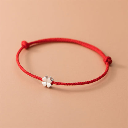 Pulsera de cuerda roja con trébol de cuatro hojas en plata de ley 925 de Mythstone