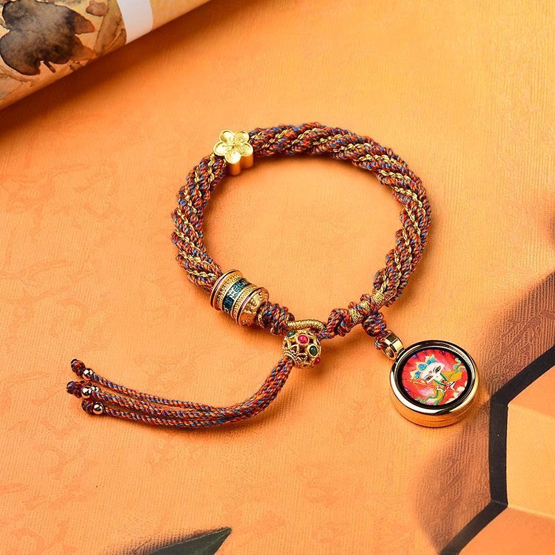 Pulsera de hilo tejido con amuleto Thangka de los cinco dioses de la riqueza y la suerte hecha a mano con forma de rueda de oración y flores de Mythstone Tibet