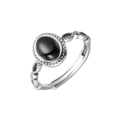 Anillo de la suerte de ónix negro en plata de ley 925 de Mythstone