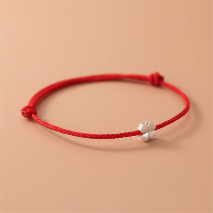 Pulsera de cuerda roja con trébol de cuatro hojas en plata de ley 925 de Mythstone