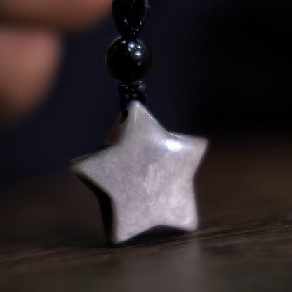 Collar con colgante de protección de luna creciente y estrella de obsidiana con brillo plateado natural Mythstone