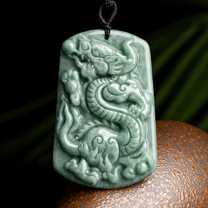 Collar con colgante de amuleto de éxito de jade del zodiaco chino del año del dragón de Mythstone 