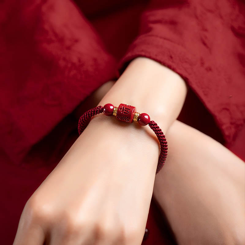 Pulsera trenzada con bendición grabada Om Mani Padme Hum y cinabrio tibetano Mythstone 