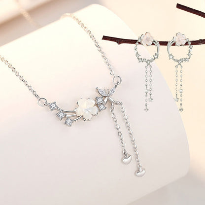 Conjunto de collar y pendientes con colgante y mariposa de plata de ley 925 de Mythstone 