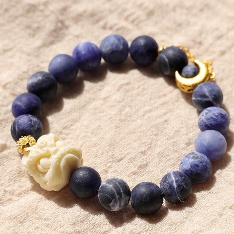 Pulsera de armonía con luna creciente y león danzante de marfil, sodalita y piedra mitológica