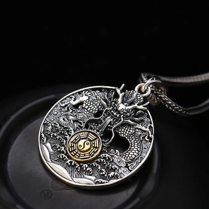 Colgante de collar con símbolo de la suerte y la fuerza del Bagua con ondas de dragón yin yang de Mythstone