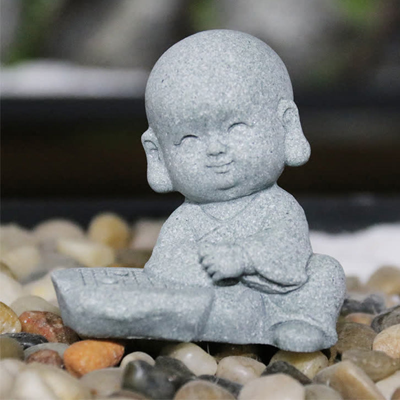 Estatua de Buda monje con oración de meditación de piedra mitológica, decoración del hogar con serenidad 